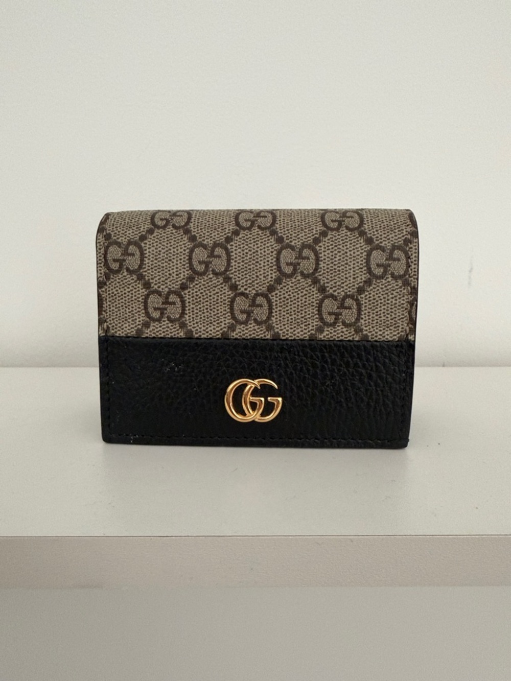 Gucci Beige GG Supreme Canvas with Black Leather Card Holder